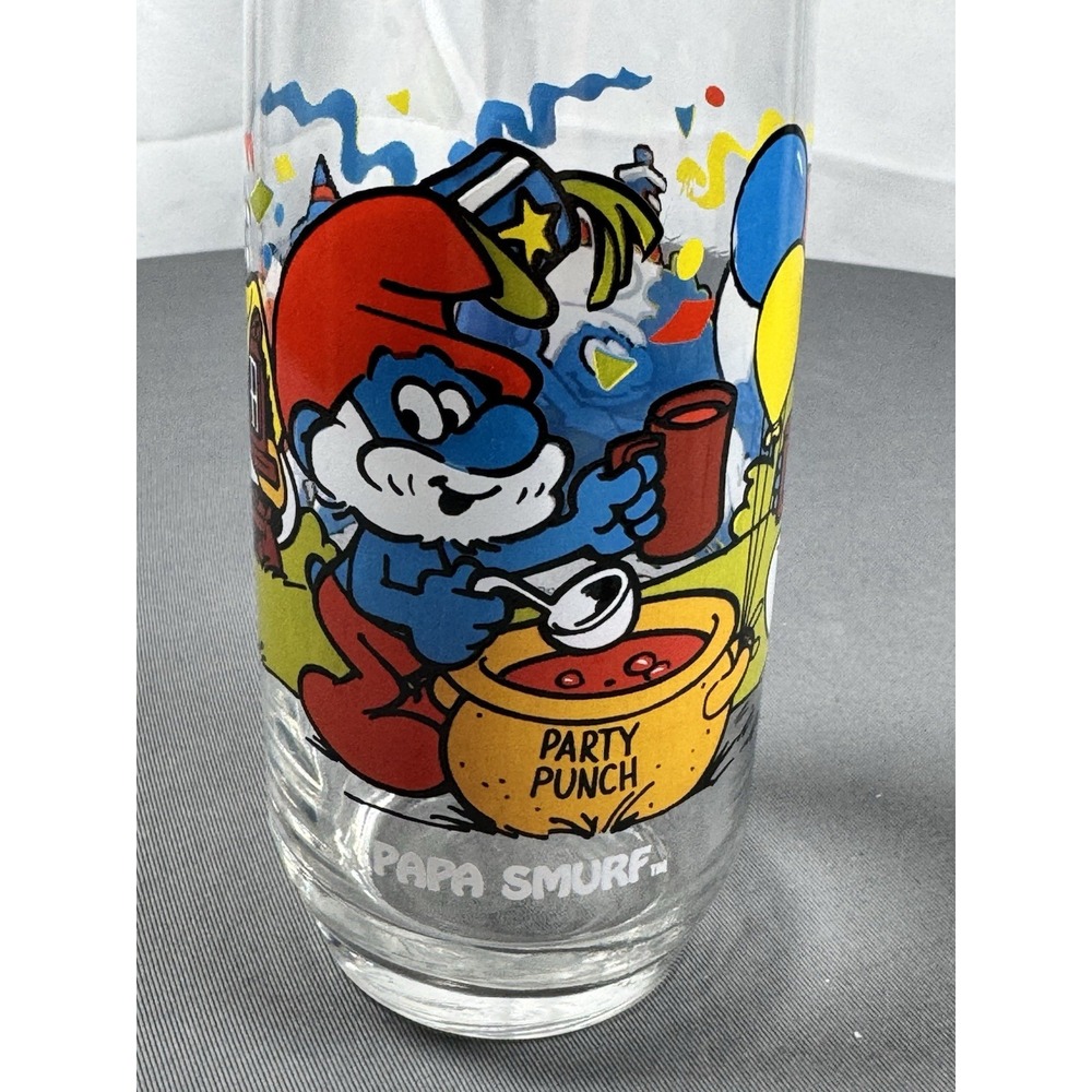 Wallace Berrie & Co. 1983 Smurfs Peyo Collector's Series Glass Papa Smurf‎